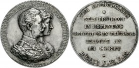 Brandenburg/Preußen
Wilhelm II., 1888-1918
Silbermedaille o.J.(1889) von Weigand. Ehrengabe zum Ehejubiläum. 45 mm; 50,80 g.
vorzüglich/Stempelglan...
