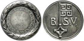 Bremen-Stadt
Silber-Siegermedaille 1939 (grav.) d. Bremischen Schwimm-Verbandes. Orig.-Etui, 42,4 mm, 43,71 g.
Stempelglanz, winz. Randfehler