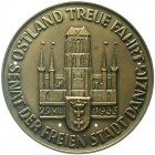 Danzig, Stadt
Medaillen
Bronze-Kühlerplakette 1933, Ostland Treue Fahrt, Senat der Freien Stadt Danzig. 4 Befestigungslöcher. 90 mm.
vorzüglich, Pa...