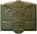 Elberfeld, Stadt
Eins. Bronzeplakette 1908 unsign. Auf über 100 J. Firmen- u. Sozialgeschichte der intl. renomm. D. Peters & Co. GmbH. 77,3 X 89,4 mm...