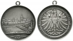 Frankfurt-Stadt
Tragb. Silber-Preismedaille 1914 d. Frankfurter-Regatta-Vereins. Randpunze, O.-Etui, 40,3 mm, 27,03 g. Im Originaletui.
Stempelglanz...
