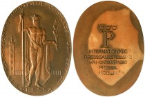 Köln-Stadt
Grosse, ovale Bronzemedaille 1928 a.d. intern. Presseausst. Köln (Pressa), verliehen für hervorr. sportl. Leistungen. Im Originaletui, 100...