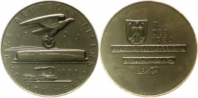 Nürnberg-Stadt
Eisenmedaille 1935 v. Eyermann a.d. 100-Jf. d. dt. Eisenbahn. Wappen u. Schrift. / Adler mit Rad steigt über moderner Bahn u. Dampflok...