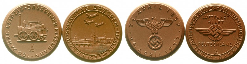 Drittes Reich
2 Stück: Braune Porzellanmedaille 1935, N.S. Grossflugtag Dresden...