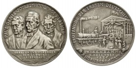 Münchner Medailleure
Karl Goetz
Silbermedaille 1935. Hundert Jahre Eisenbahnstrecke Nürnberg-Fürth. 36 mm; 19,54 g. Im Etui.
vorzüglich, mattiert...