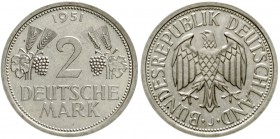 Kursmünzen
2 Deutsche Mark Ähren, Kupfer/Nickel 1951
1951 J. Auflage nur 180 Ex.
Polierte Platte, sehr selten