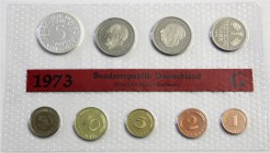Kursmünzensätze
1 Pfennig - 5 Deutsche Mark, 1964-2001
1973 G. Seltene Variante mit 2 Pfennig alte Wertseite "dicke Körner". Die 2 Pfennigstücke 197...