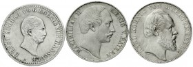 Deutsche Münzen bis 1871
3 Stück: Bayern, Vereinstaler 1858, Hannover, Taler 1838 (starke Kratzer), Württemberg, Siegestaler 1871.
sehr schön bis se...