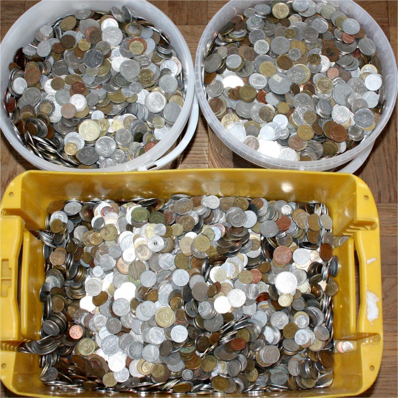 Sammlungen allgemein
alle Welt
2 Eimer und 1 Plastikkiste mit ca.126 Kg. Kilow...