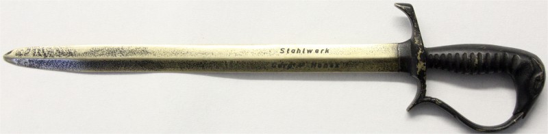 Blankwaffen
Deutschland
Miniatur eines Säbels als Brieföffner. Hersteller Stah...