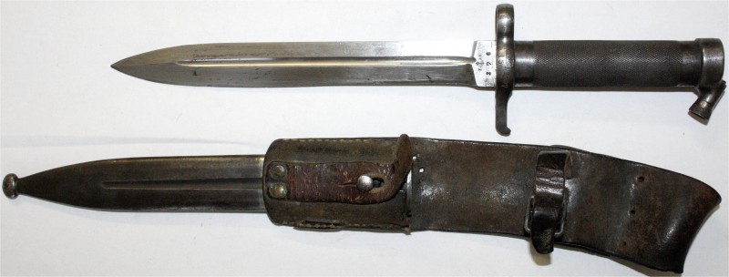 Blankwaffen
Schweden
Seitengewehr in Scheide mit Koppelschuh. Schwedische Mari...