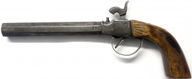 Schusswaffen
Französische Perkussions-Duellpistole um 1830. Hersteller Francois Prelat, Paris. Länge 30 cm.
intakt, nur min. korr