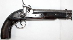 Schusswaffen
Perkussionspistole um 1830. Glatter Lauf. Länge 33 cm.
Altersspuren, Risse im Holz