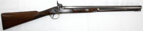 Schusswaffen
Kurzes Perkussionsgewehr um 1850. Glatter Lauf, graviert mit Sonne. Länge 97 cm.
Risse im Holz, Halterung des Stopfers lose