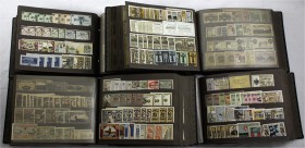 Lots
Deutschland
4 riesige und dicke, alte Alben mit enormer Sammlung von ca 12000 meist verschiedenen nur deutschen Notgeldscheinen. Dabei Seriensc...