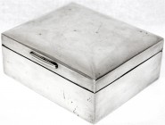 Silber
Zigarillo-Dose Silber 800 mit Holz-Inlay. 9,5 X 8 X 3,5 cm. 157,34 g