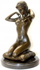 Skulpturen und Plastiken
Bronze-Akt "kniendes Mädchen mit Halskette" nach Paul Ponsard. Markiert Bronze garanti Paris, J.B. Deposée. Stempel im Kisse...