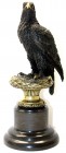 Skulpturen und Plastiken
Bronzeskulptur "Adler auf dem Horst" nach A. Thorbum. Markiert Bronze garanti Paris, J.B. Deposée. Auf Marmorsockel. (BXH) 9...