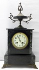 Uhren
Sonstige Uhren
Kaminuhr nach 1900 im Marmorgehäuse mit Messingaufsätzen. Höhe 44 cm. Schlagwerk. Hersteller F. Martin Horlogerie, Paris.
Werk...