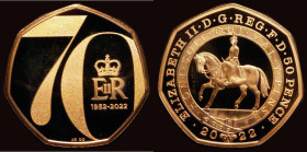 Fifty Pence 2022 Queen Elizabeth II Platinum Jubilee Gold Proof, Obverse: Queen on horseback, S.H103, nFDC/FDC uncased in capsule, with no certificate