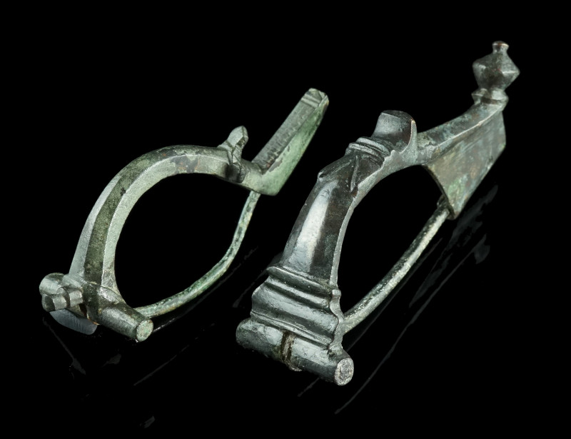 TWO ROMAN BRONZE BROOCHES
Circa 2nd-3rd century AD.
An early crossbow brooch, an...