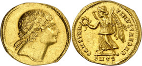 * (326 d.C.). Constantino II. Tesalónica. Sólido. (Spink 17009) (Co. 75) (RIC. 147). Anv.: Su cabeza diademada. Rev.: CONSTANTINVS CAESAR. Victoria ma...