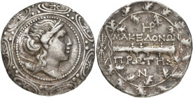 MACÉDOINE, sous domination romaine, premier district, AR tétradrachme, 158-150 av. J.-C., Amphipolis. D/ Bouclier macédonien. Au centre, Artémis Tauro...