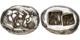 ROYAUME DE LYDIE, AR hémistatère ou sicle, vers 500 av. J.-C. D/ Protomes affrontés d'un lion et d'un taureau. R/ Deux carrés creux. Carradice 3; SNG ...