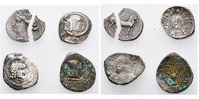 ARABIE, HIMYARITES, lot de 3 p.: drachme au bucrâne (taches de vert-de-gris); hémidrachme au nom de KRB'L YHN'M; hémidrachme au nom de TRN Y'B. Vendu ...