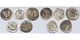 ROYAUME SASSANIDE, Peroz (457-483), lot de 5 drahms, couronne ailée, avec le nom du roi au revers: AS (brisure de coin au revers), DA (petites taches ...
