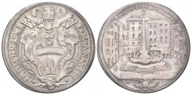 ROMA. Clemente XI (Gian Francesco Albani), 1700-1721. Piastra a. XIII. Ag, gr. 31,52. Dr. CLEMENS XI - P M AN XIII. Stemma sormontato da triregno e ch...