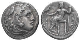Kings of Macedon. Philip III Arrhidaios, 323-317 BC. AR Drachm. 4.00 g. - 17.44 mm.
Obv.: Head of Herakles right, wearing lion's skin headdress.
Rev.:...