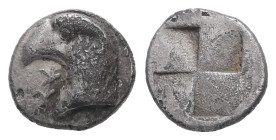 Aeolis, Kyme. AR Hemiobol. 0.48 g. - 8.15 mm. Circa 450-400 BC.
Obv.: Eagle's head to left; below beak, monogram of ΚΥ.
Rev.: Quadripartite incuse squ...