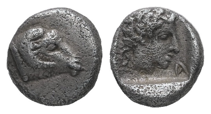 Caria, Kasolaba. AR Hemiobol. 0.54 g. - 7.62 mm. 4th century BC.
Obv.: Young mal...