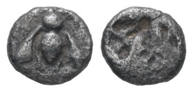 Ionia, Ephesos. AR Hemiobol. 0.36 g. - 6.72 mm. Circa 550-500 BC.
Obv.: Bee
Rev.: Incuse punch.
Ref.: Karwiese Series III; cf. SNG Kayhan 115 (obol).
...