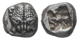 Ionia, Samos. AR Diobol. 1.00 g. - 8.56 mm. Circa 520-480 BC.
Obv.: Facing head of a panther.
Rev.: incuse square punch.
Ref.: Traité 445; SNG Kayh...