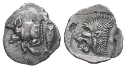 Mysia, Kyzikos. AR Obol. 0.73 g. - 13.08 mm. Circa 450-400 BC.
Obv.: Forepart of boar left, with Ǝ on shoulder; to right, tunny upward.
Rev.: Head of ...