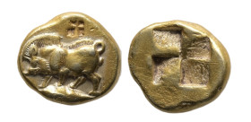Mysia, Kyzikos. EL Hekte (sixth-stater). 2.66 g. - 11.72 mm. Circa 550-450 BC.
Obv.: Boar standing left on tunny left.
Rev.: Quadripartite incuse squa...