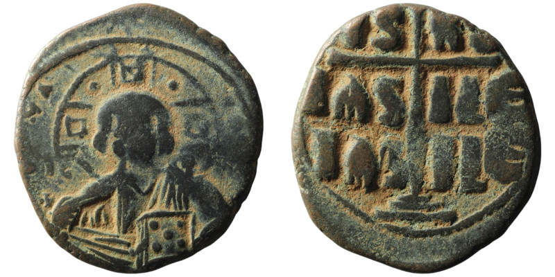 Anonymous attributed to Romanus III (AD 1028-1034). Constantinople.
AE Follis (2...