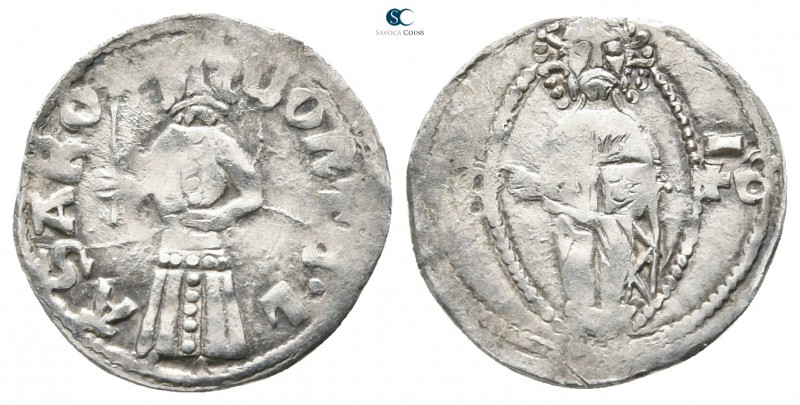 Stefan Lazar AD 1371-1389. Uncertain mint
Dinar AR

15 mm.,0,74 g.



ver...