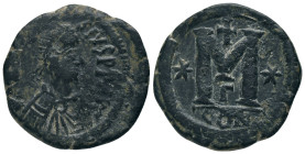 JUSTIN I. 518-527 AD.Constantinople Mint.AE Follis
Obverse : DN IVSTINVS PP AVG; pearl diademed, draped, cuirassed bust right
Reverse : Large M, sta...