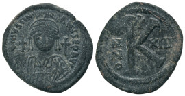JUSTINIAN I (527-565). Half Follis. Constantinople. Dated RY 13 (539/40). Obv: D N IVSTINIANVS P P AVG. Helmeted and cuirassed bust facing, holding gl...