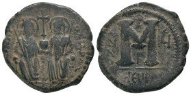 JUSTIN II and SOPHIA.(565-578).Antioch.Follis.
Obv : DN IVSTINVS PP AVG.
Justin and Sophia enthroned facing, holding between them globus cruciger.
...