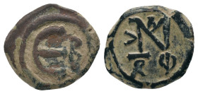 JUSTIN II (565-578).Cyzicos.Pentanummium.
Obv : Monogram.
Rev : Large Є; K to right.
Sear 375.

Condition: Good very fine
Weight: 2.45 g
Diamet...