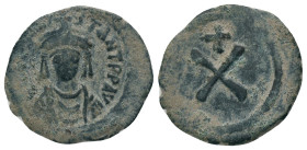 TIBERIUS II CONSTANTINE.(578-582).Constantinople.Ae.
Obv : Dm TIb CONSTAN P P AV.
Crowned, draped, and cuirassed bust of Tiberius II Constantine fac...