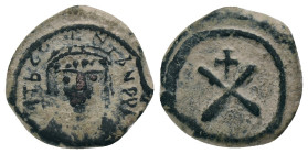 TIBERIUS II CONSTANTINE.(578-582).Constantinople.Decanummium
Obv : δ M TIЬ CONST P P AVG.
Crowned, draped and cuirassed bust facing.
Rev : Large X;...
