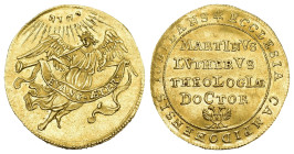 DEUTSCHLAND. Kempten, Stadt. Dukat 1717. Auf das Reformationsjubiläum. Engel mit Posaune und Schriftband unter strahlendem Namen Gottes. Rv. Vier Zeil...