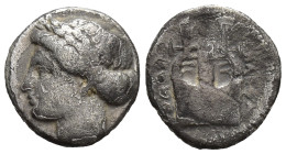Ionia Kolophon AR Diobol, c. 375-360 BC (10mm, 0,99 g) Laureate head of Apollo left. Rev. Lyre.