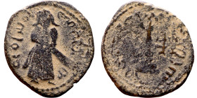 al-Malik ibn Marwan (687-705) Follis. Obverse: Imperial figure. Reverse: Modified cross potent set on steps