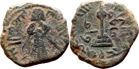 al-Malik ibn Marwan (687-705) Follis. Obverse: Imperial figure. Reverse: Modified cross potent set on steps
